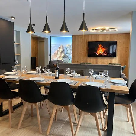 Lauranoure Centre Station *