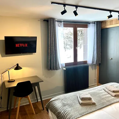 Lauranoure Centre Station לס דה-אלפס