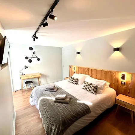 Lauranoure Centre Station