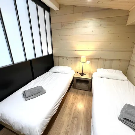 Lauranoure Centre Station