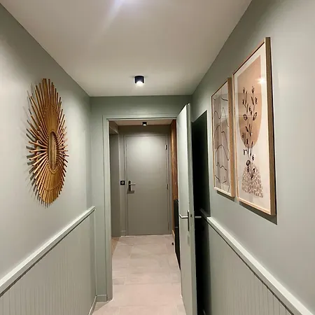 Lauranoure Centre Station לס דה-אלפס