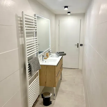 Lauranoure Centre Station דירה לס דה-אלפס