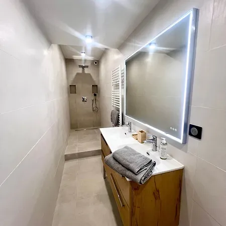 Lauranoure Centre Station דירה