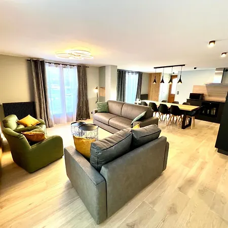 Lauranoure Centre Station