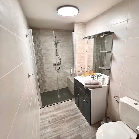 Lauranoure Centre Station לס דה-אלפס