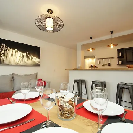 Lauranoure Centre Station לס דה-אלפס