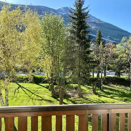 Lauranoure Centre Station