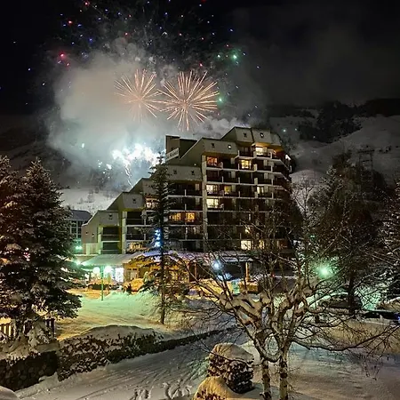 Lauranoure Centre Station *