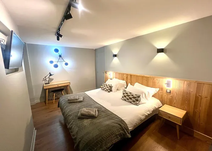 Lauranoure Centre Station A 150 M Du Jandri 3s Ле дез Альп